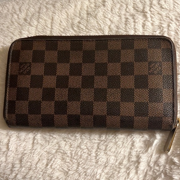 Louie Vuitton Damier Ebene long zippy wallet
